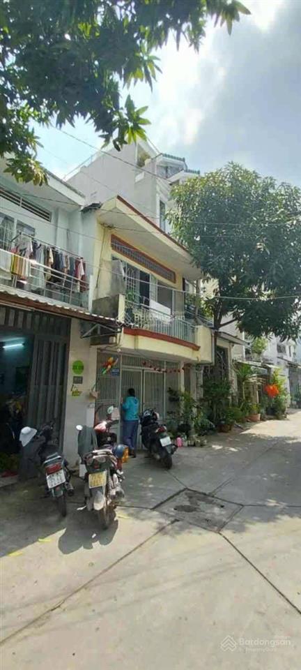 Chính chủ cần bán gấp về quê sống cùng anh em nhà shr vuông vức xây 2 tầng 3pn về sơn lại bao mới
