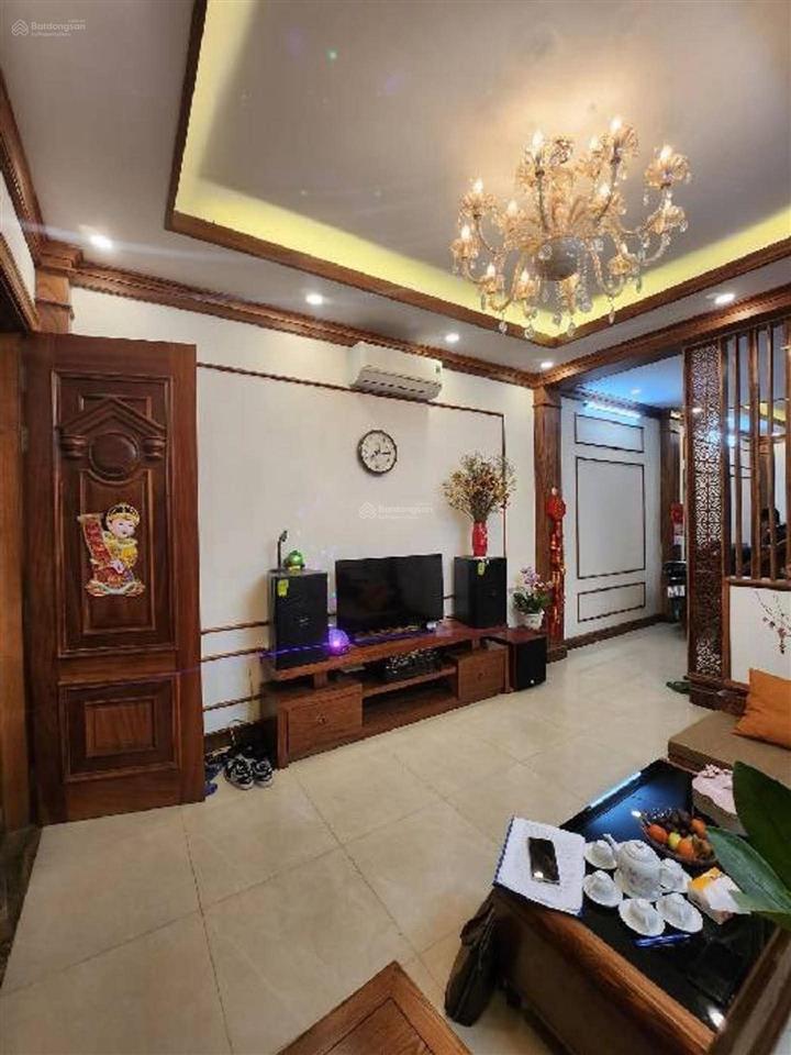 Bán nhà 2 mặt tiền, ô tô đỗ cửa giá hợp lý