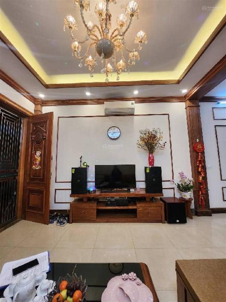 Bán nhà 2 mặt tiền, ô tô đỗ cửa giá hợp lý