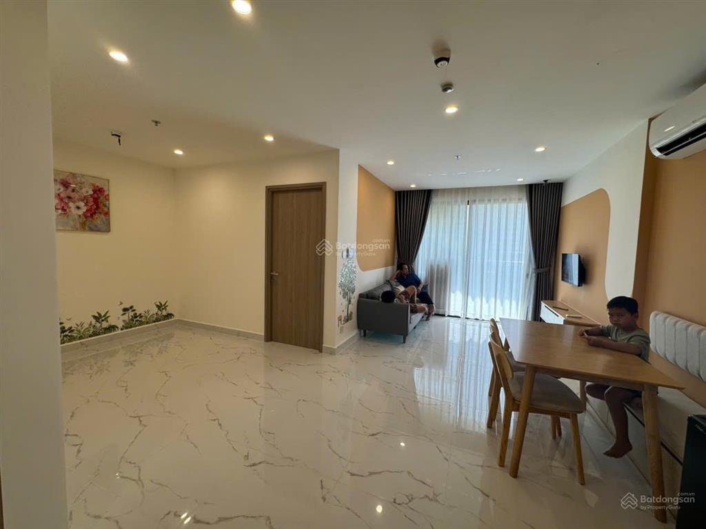 Bán căn hộ 51m2 2 phòng ngủ 1 wc full nội thất giá chỉ 2 tỷ 8kế bên vincom vinwonder