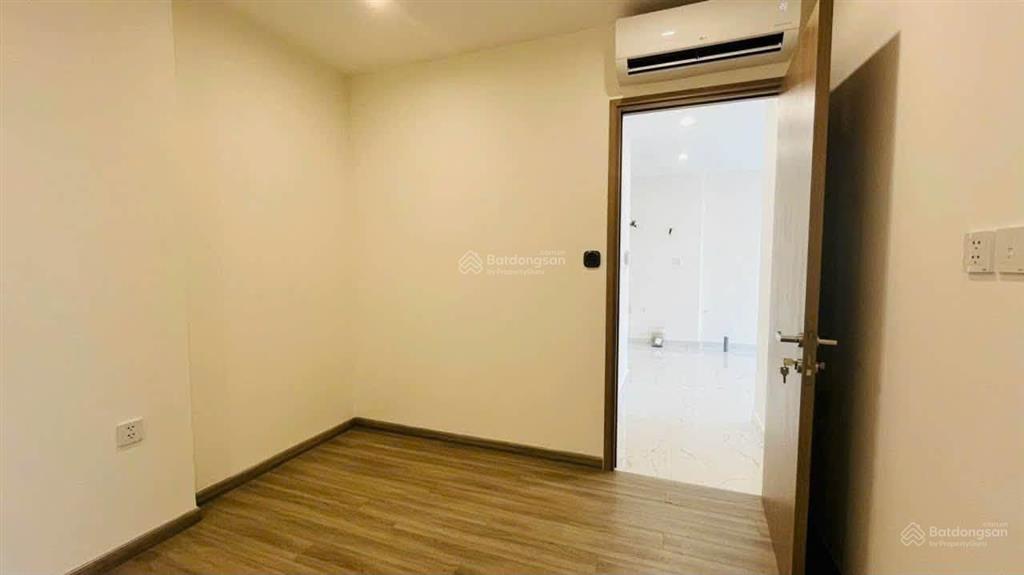 Bán gấp 3 tỷ 150 triệu cắt lỗ căn hộ 2 phòng ngủ hướng đông nam view sông, view quảng trường