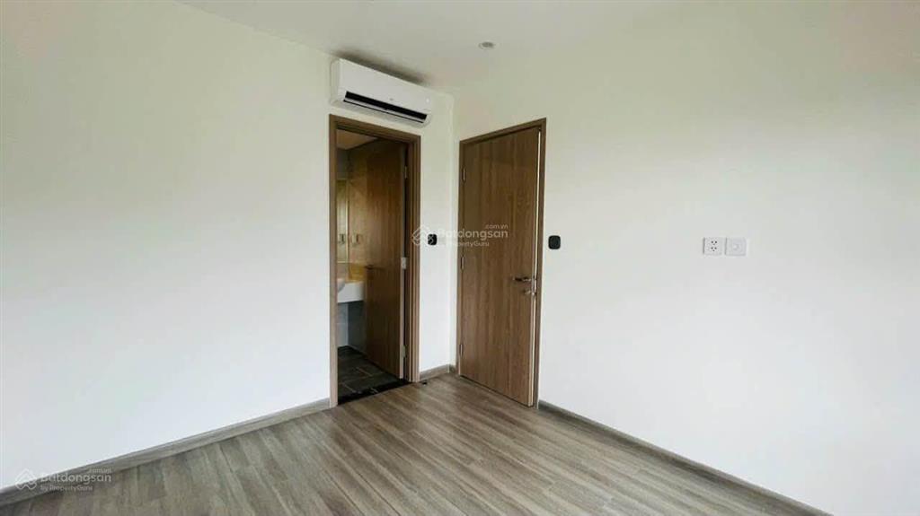 Bán gấp 3 tỷ 150 triệu cắt lỗ căn hộ 2 phòng ngủ hướng đông nam view sông, view quảng trường