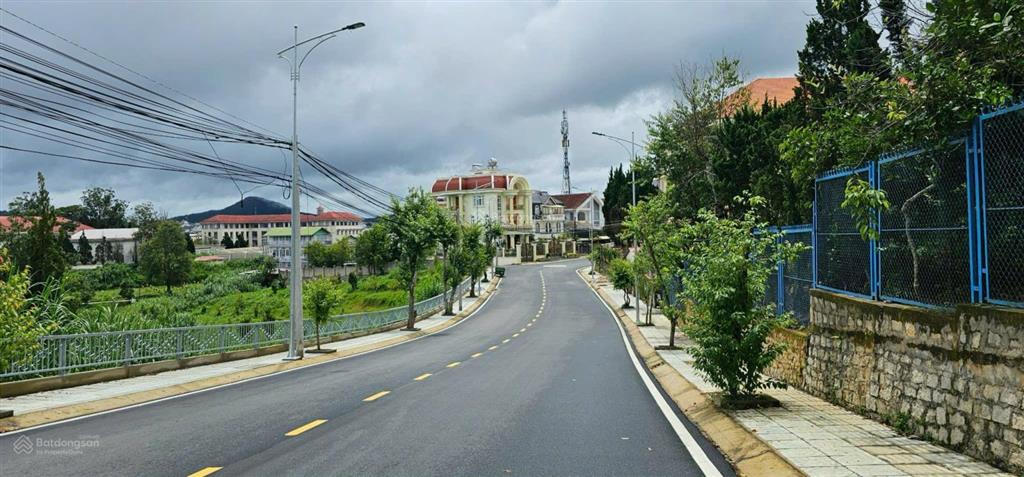 Bán nhà khu đồi trà  trung tâm đà lạt | 312m2 | 26,5 tỷ mặt tiền 12m  0913 438 ***