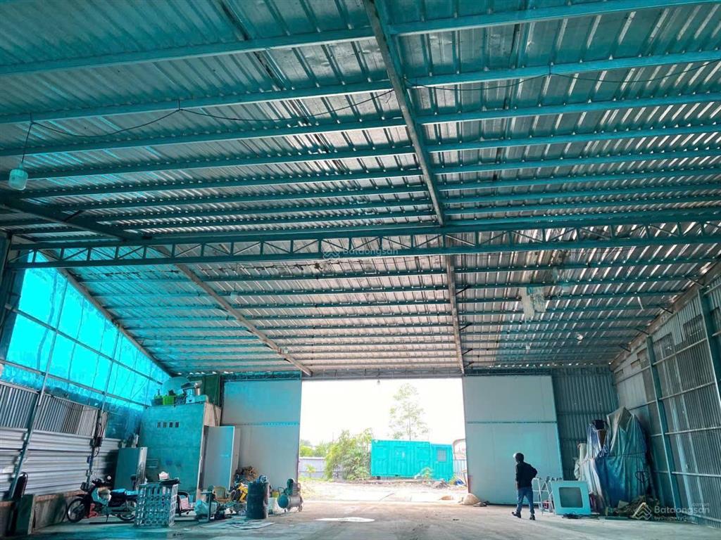 Cho thuê kho mới dựng dt 400m2 ở đầu cầu niệm, kiến an. có điện 3 pha, sân để xe rộng