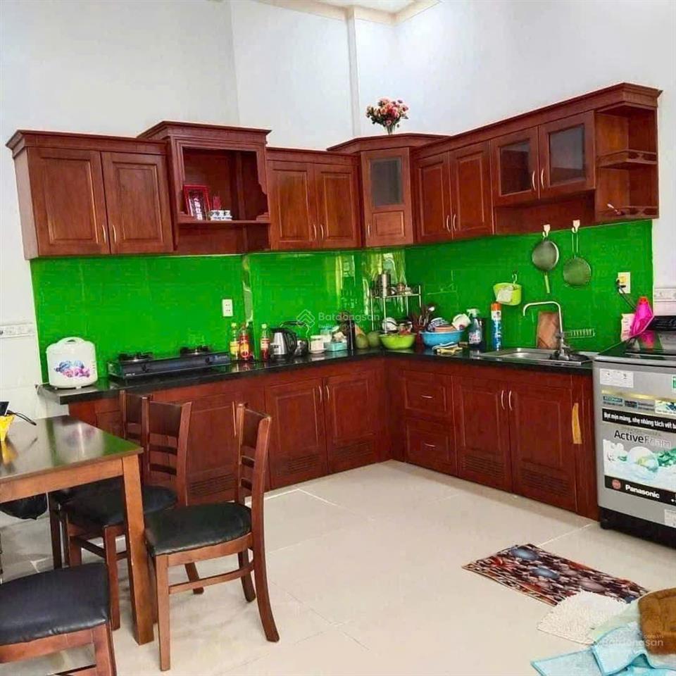 Nhà trệt lầu, kiên cố, ngang 5m gần làng đại học, giá tốt
