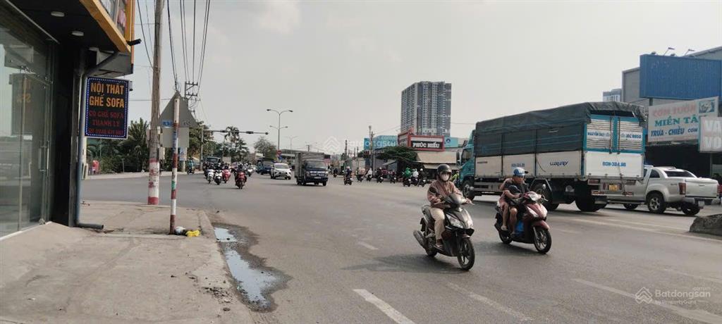 Mặt tiền ql1k  304m², sát cụm chung cư bcons lồ ồ, thống nhất tặng nhà mtkd vip, hạ 4 tỷ bán nhanh