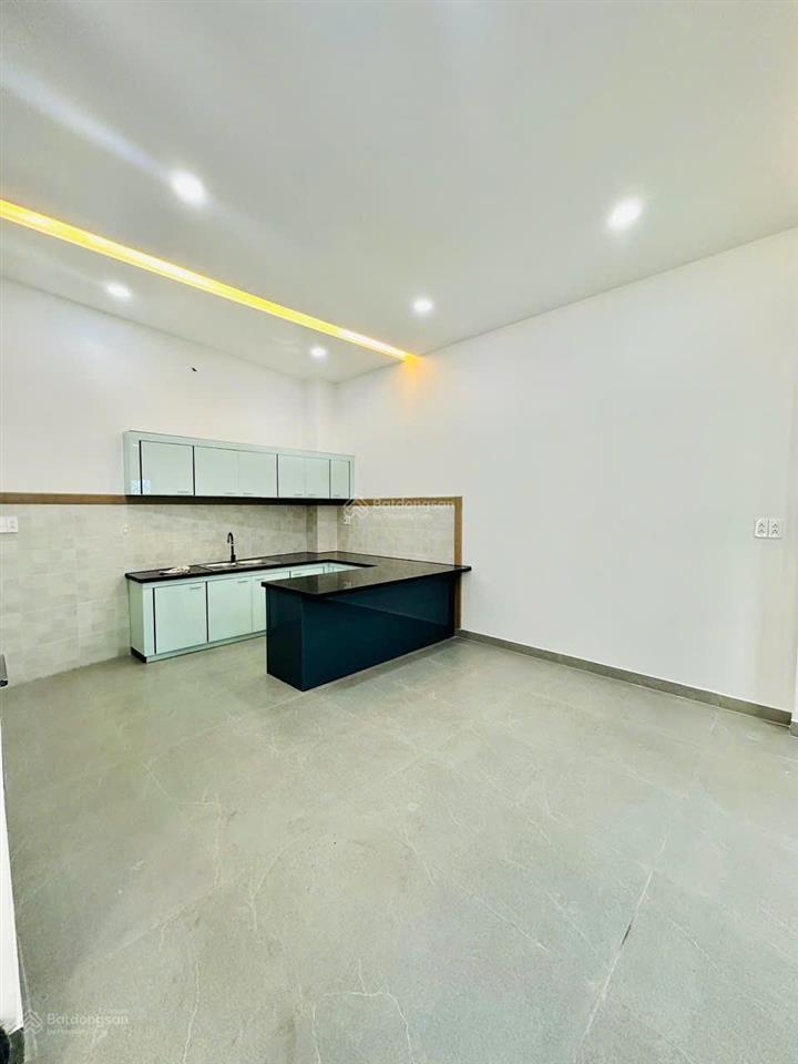 Chỉ 8.9 tỷ nhà mặt tiền 3 tầng btct 4pn 78m2 (5.2x15m) nở hậu 5.8m nhà gần chợ, gần aeon tên lửa