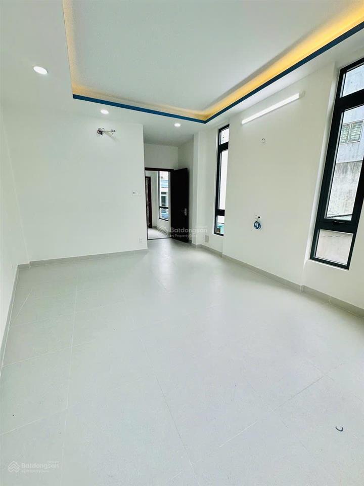 Chỉ 8.9 tỷ nhà mặt tiền 3 tầng btct 4pn 78m2 (5.2x15m) nở hậu 5.8m nhà gần chợ, gần aeon tên lửa
