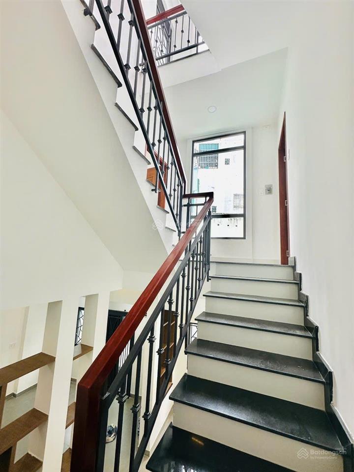 Chỉ 8.9 tỷ nhà mặt tiền 3 tầng btct 4pn 78m2 (5.2x15m) nở hậu 5.8m nhà gần chợ, gần aeon tên lửa