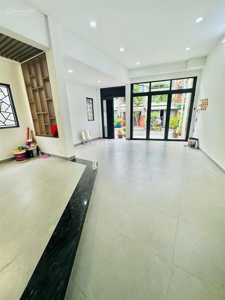 Chỉ 8.9 tỷ nhà mặt tiền 3 tầng btct 4pn 78m2 (5.2x15m) nở hậu 5.8m nhà gần chợ, gần aeon tên lửa
