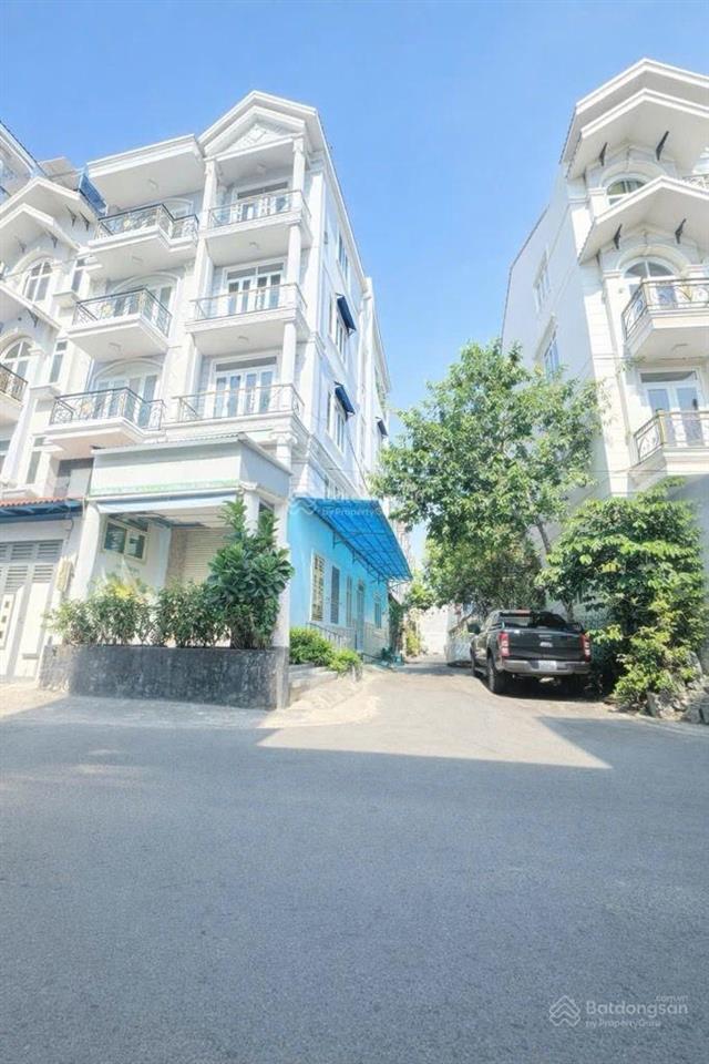 Mặt tiền đường 10m thông kinh doanh tốt  ngay chợ lê đình cẩn  nhà góc 5 tầng ngang 5m dài 16.5m