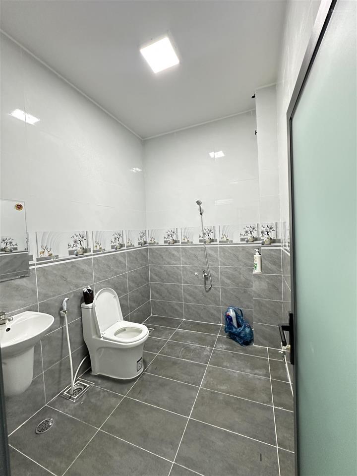 Cư xá phú lâm b, q6  ngay phố ẩm thực  sát mặt tiền đường số 10 nhà 5 tầng 5pn 64m2 (4x16m chỉ