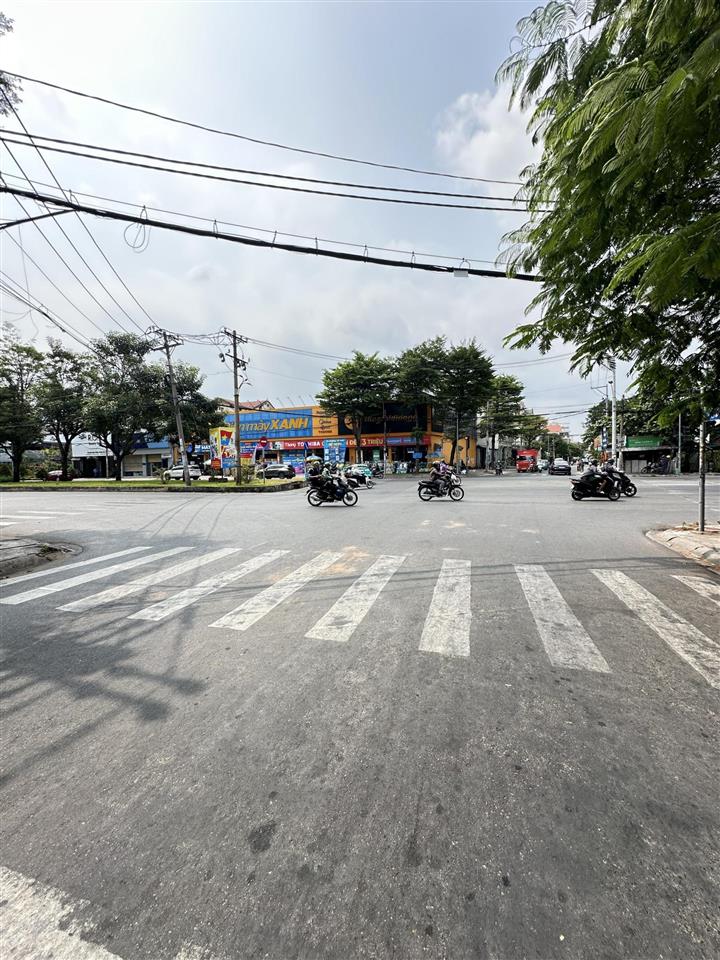 Mtkd đường số 6  ngay ngã 4 đường số 7  khu tên lửa bình trị đông b  nhà 4 tầng 132m2 (6x22m) gi