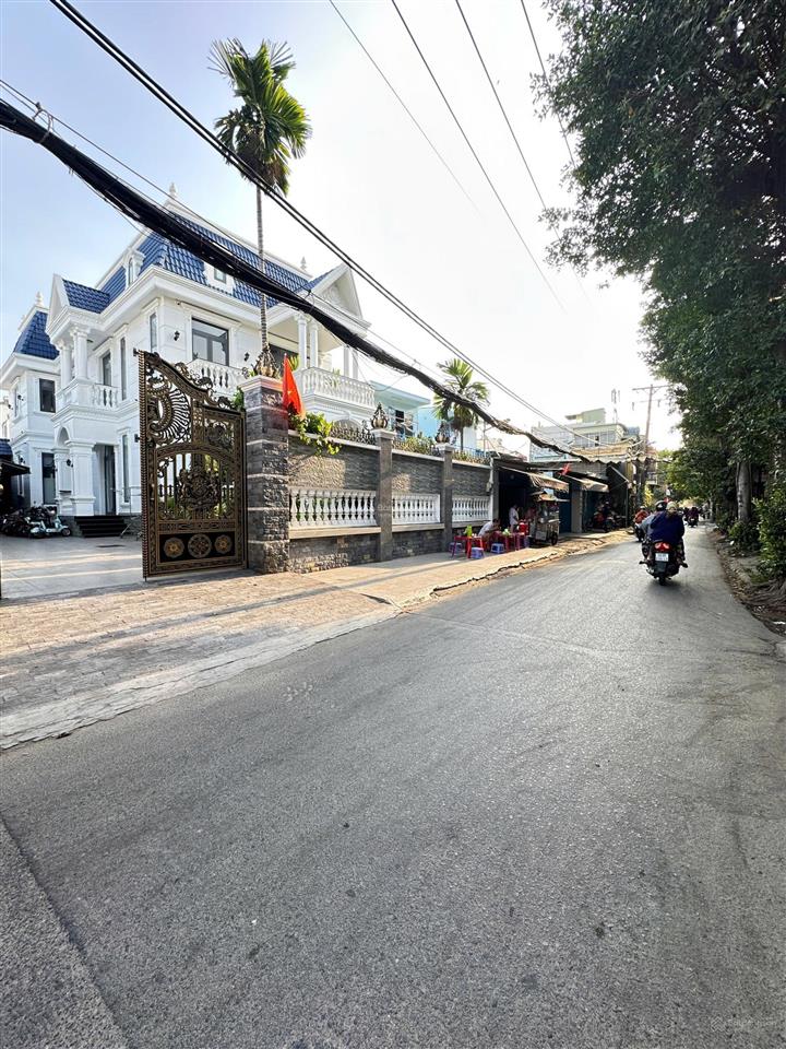 Nhà ngay đường phan anh  gần 4 xã  giáp tân phú  hẻm 5m xe hơi vào nhà gần mặt tiền  (6.8x20m)