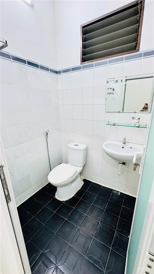 Mặt tiền kinh doanh sầm uất  châu văn liêm q5  nhà 6 tầng 54m2 (3.6x16.3m) 10pn chỉ 21.5 tỷ tl
