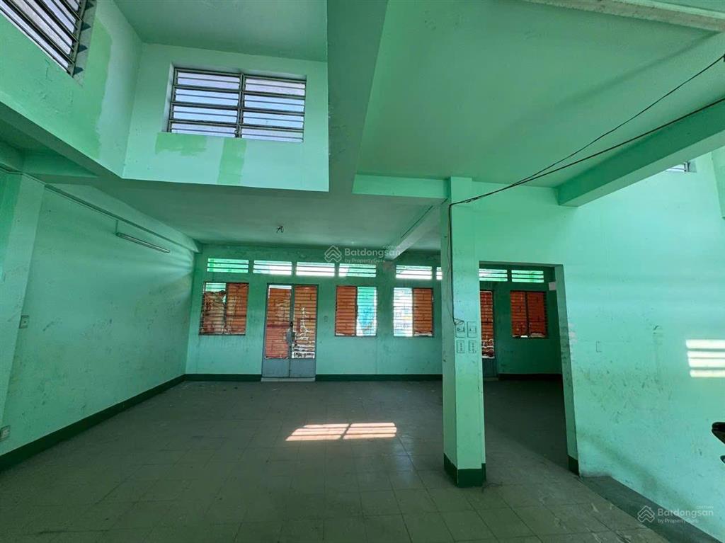 Mặt tiền đường tên lửa  khụ vực kinh doanh sầm uất ngày đêm  nhà 4 tầng 180m2 (9x20m)