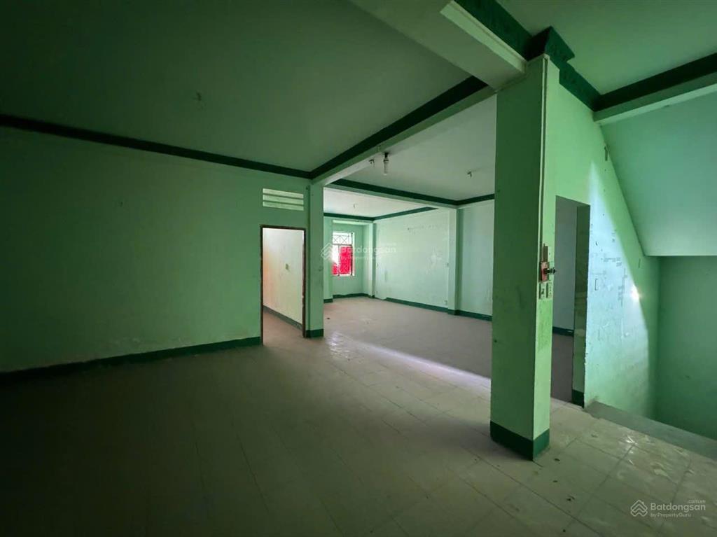 Mặt tiền đường tên lửa  khụ vực kinh doanh sầm uất ngày đêm  nhà 4 tầng 180m2 (9x20m)