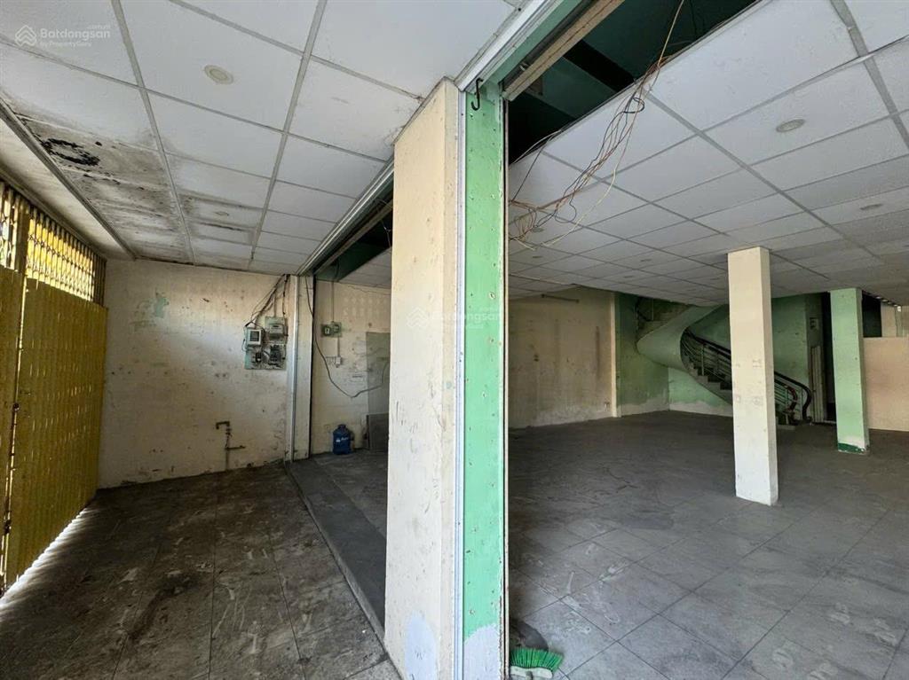 Mặt tiền đường tên lửa  khụ vực kinh doanh sầm uất ngày đêm  nhà 4 tầng 180m2 (9x20m)