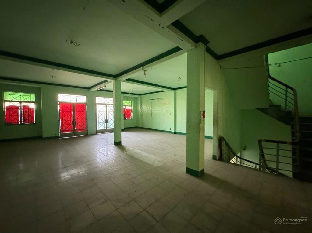 Mặt tiền đường tên lửa  khụ vực kinh doanh sầm uất ngày đêm  nhà 4 tầng 180m2 (9x20m)