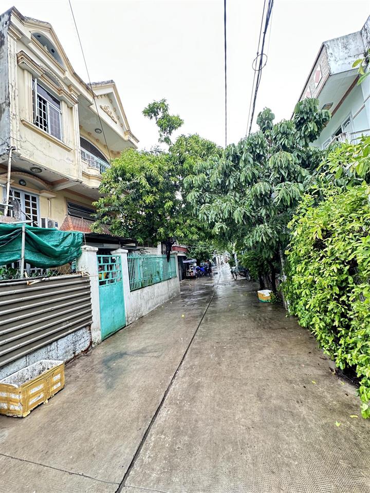 Ngay chợ khiếu năng tĩnh  gần đường số 7 khu tên lửa  bình tân hẻm 1/ 7m gần mặt tiền (6.8x17m)