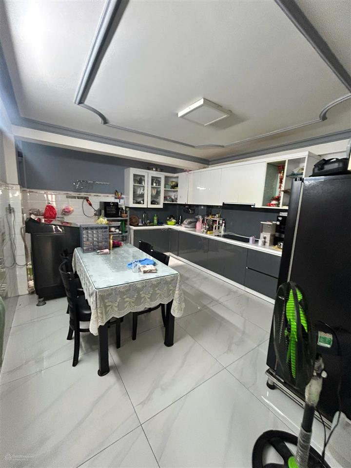 Hồng bàng q6  hẻm thông  xe hơi vào nhà  gần nhà chợ cây gõ  5 tầng btct 5pn 4wc 68m2 (4x17m)