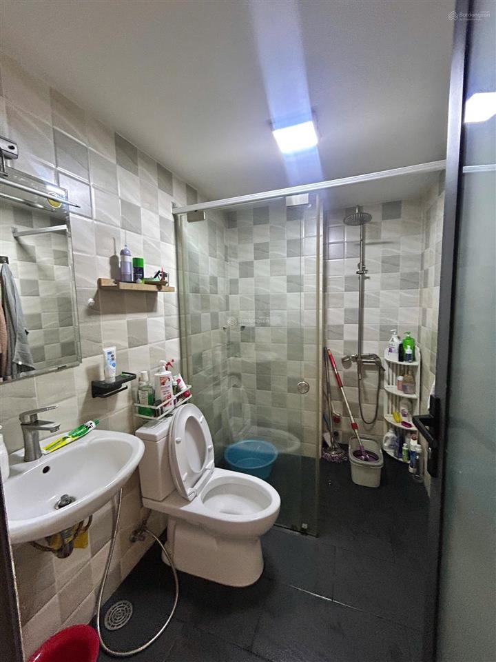 Hồng bàng q6  hẻm thông  xe hơi vào nhà  gần nhà chợ cây gõ  5 tầng btct 5pn 4wc 68m2 (4x17m)