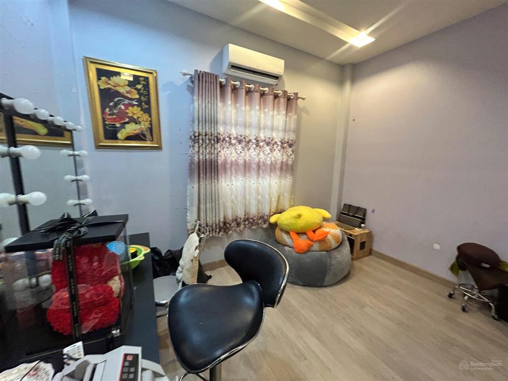 Hồng bàng q6  hẻm thông  xe hơi vào nhà  gần nhà chợ cây gõ  5 tầng btct 5pn 4wc 68m2 (4x17m)