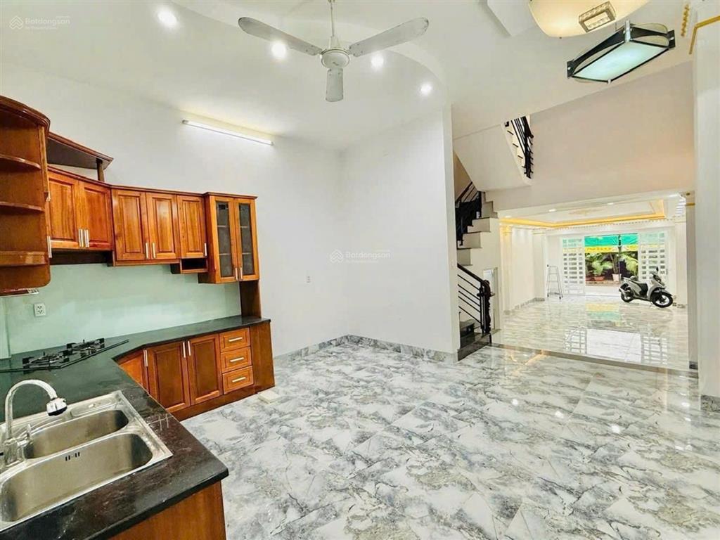 Mặt tiền view công viên  khu tên lửa  gần vành đai trong và đường số 19  nhà thờ phao lô 