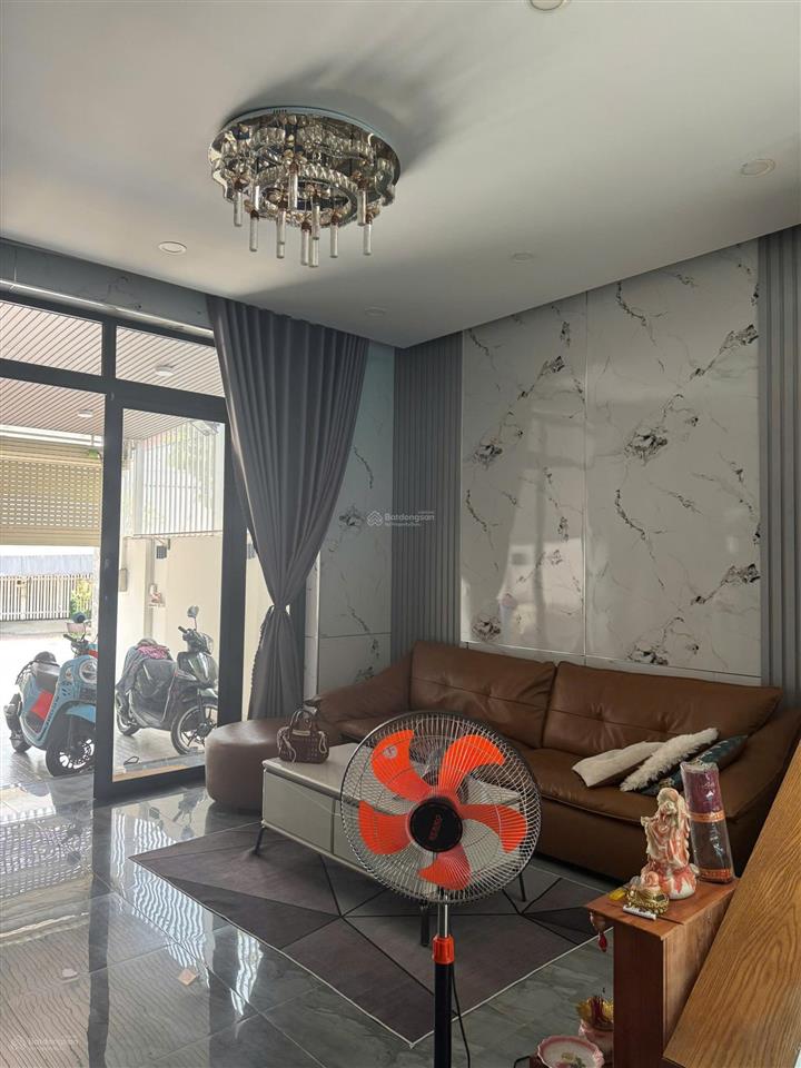 Bán nhà mặt tiền đường d1 bùi quốc khánh giá 5,8 tỷ, 3 tầng full nội thất hiện đại  0926 339 ***
