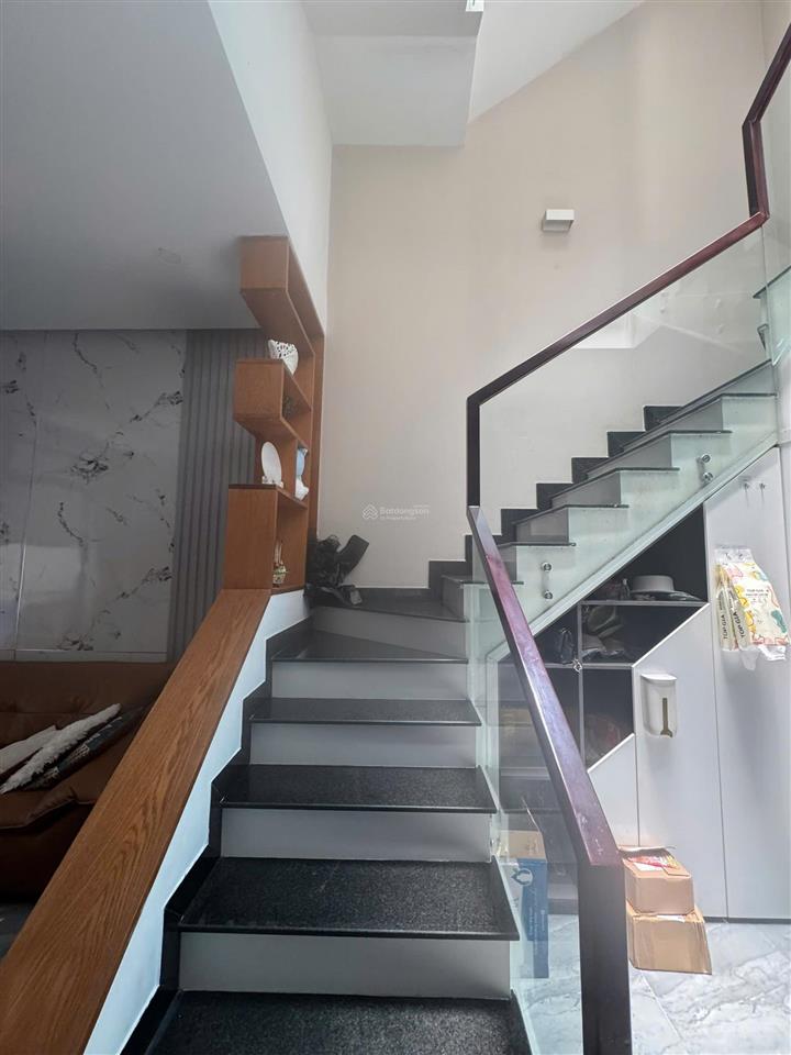 Bán nhà mặt tiền đường d1 bùi quốc khánh giá 5,8 tỷ, 3 tầng full nội thất hiện đại  0926 339 ***