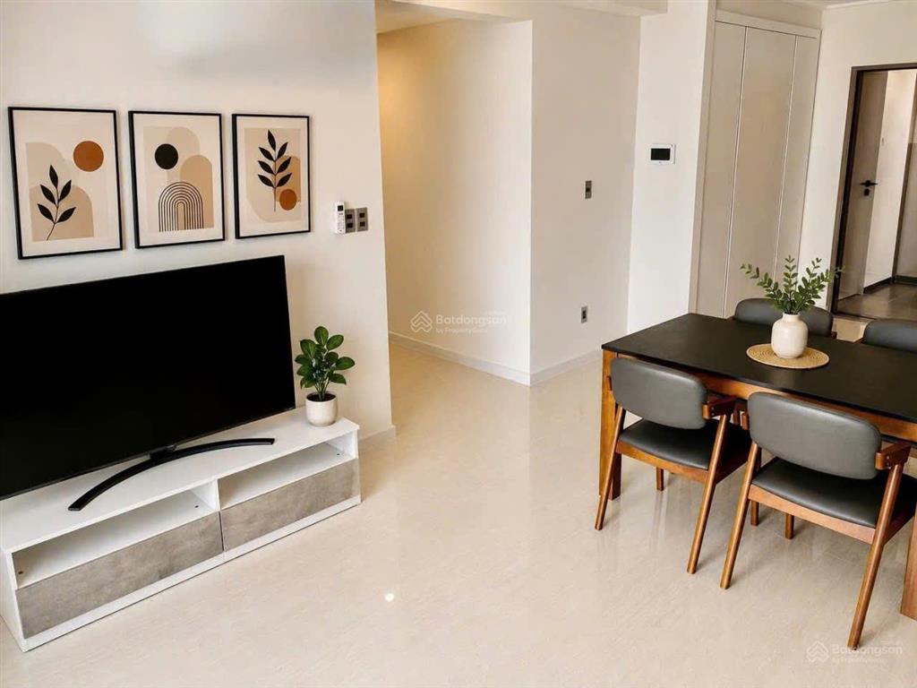Bán gấp căn hộ tại saigon south residences, 3pn 2wc, 104m2, có ô đậu xe hơi, giá bán 7,4 tỷ chốt.
