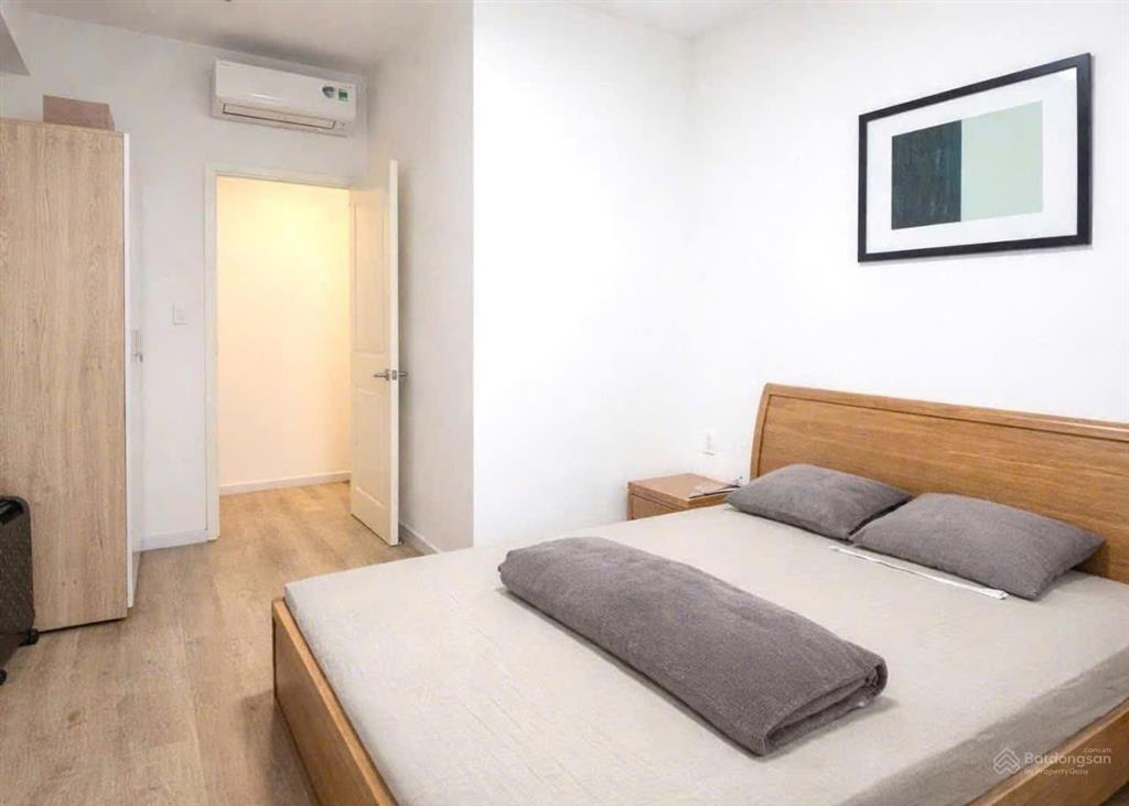Bán gấp căn hộ tại saigon south residences, 3pn 2wc, 104m2, có ô đậu xe hơi, giá bán 7,4 tỷ chốt.