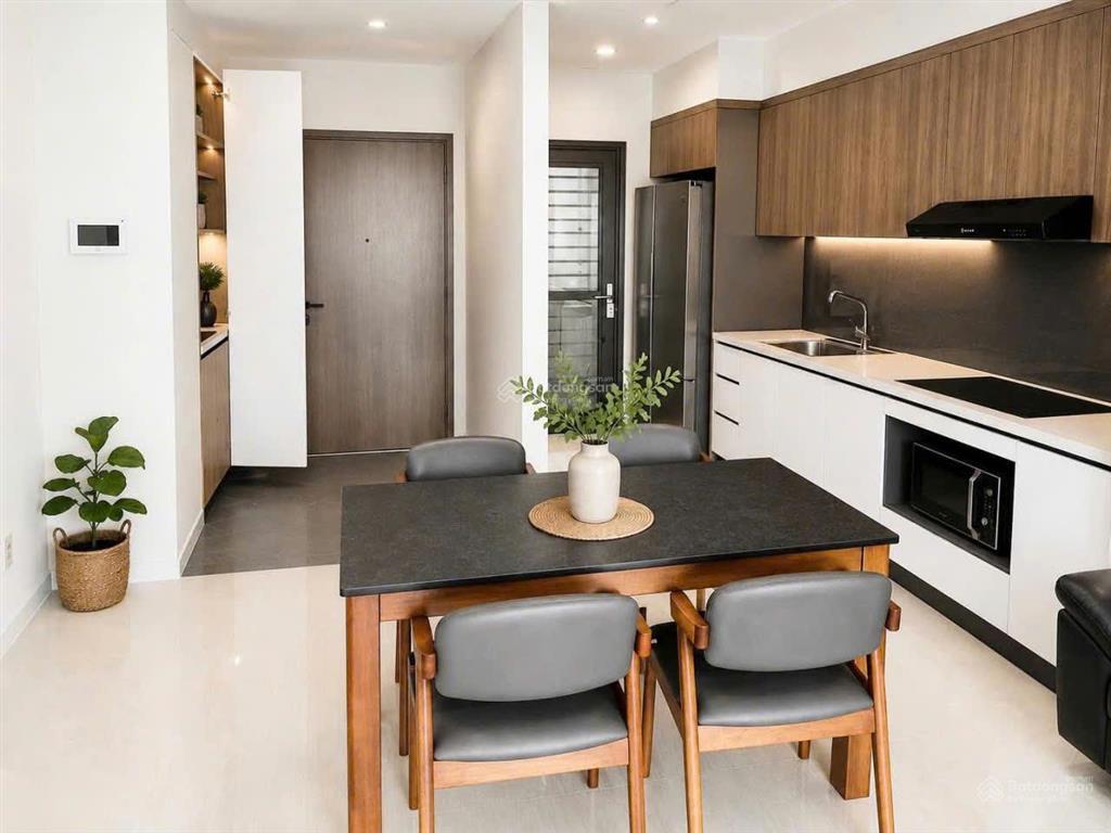 Bán gấp căn hộ tại saigon south residences, 3pn 2wc, 104m2, có ô đậu xe hơi, giá bán 7,4 tỷ chốt.