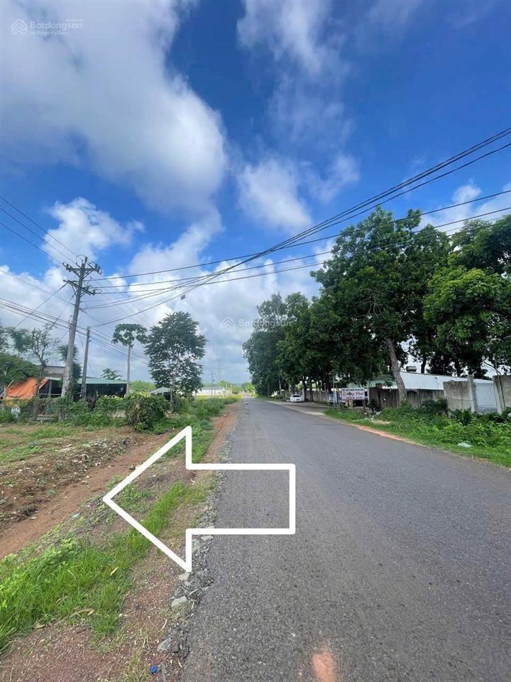 Kẹt tiền bán gấp 584m2, thổ cư 100m2, kế bên khu công nghiệp becamex, dân cư đông