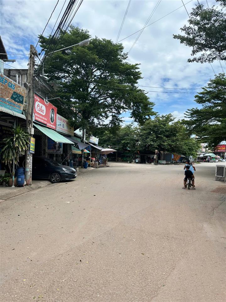 Kẹt tiền bán gấp 605m2 đất kế bên khu công nghiệp becamex, dân cư đông, giá 850 triệu.