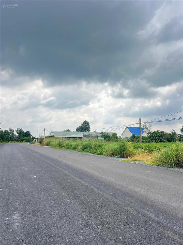 Kẹt tiền bán gấp 605m2 đất kế bên khu công nghiệp becamex, dân cư đông, giá 850 triệu.