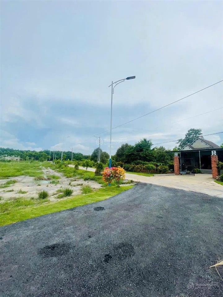 Cần tiền bán gấp 430m2 đất, thổ cư 100m2, kế bên khu công nghiệp minh hưng, dân cư đông