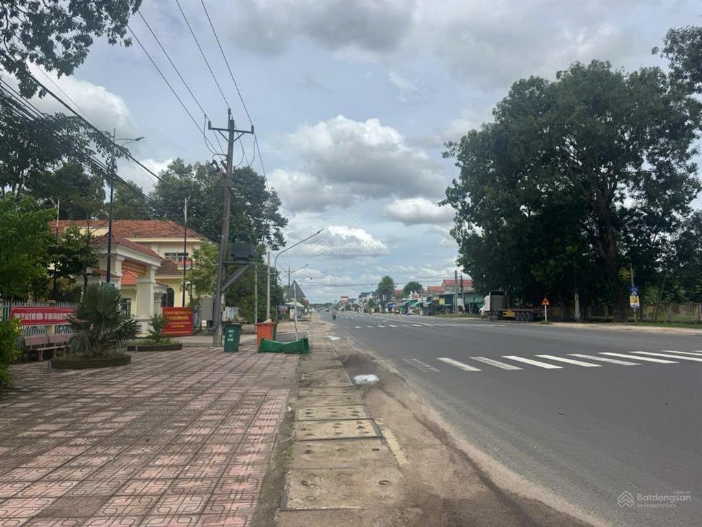 Cần tiền bán gấp 430m2 đất, thổ cư 100m2, kế bên khu công nghiệp minh hưng, dân cư đông