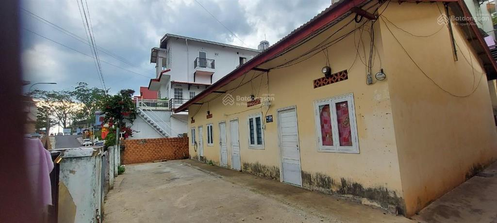 Cho thuê mặt tiền kinh doanh tại đường yersin, phường 9, đà lạt  15x18  264m2 giá 20 triệu/tháng
