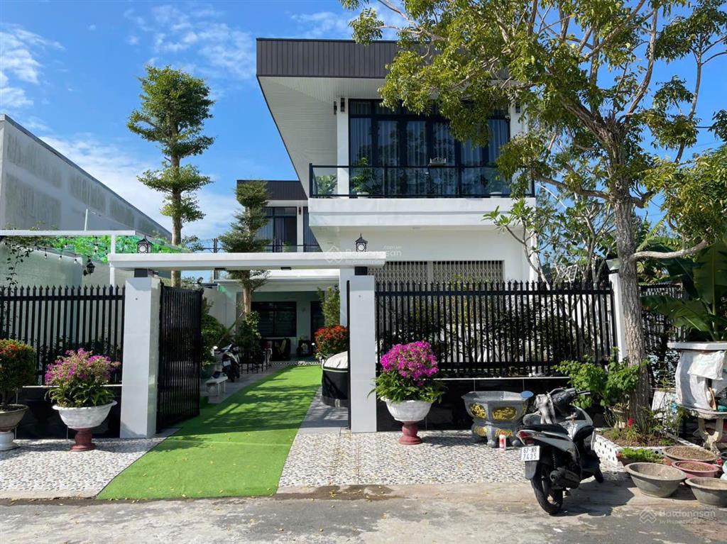 Bán biệt thự sân vườn 2 mặt tiền khu b4 diện tích 725m, gần trung tâm