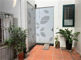 Bán nhà 114a yên phụ nhỏ, sổ đỏ cc, khu vực chuyên cho người nước ngoài thuê, trung tâm hồ tây.