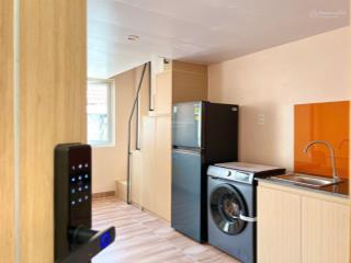 Cho thuê chdv cao cấp  full nội thất  có gác  ban công  ngay ngã tư thủ đức