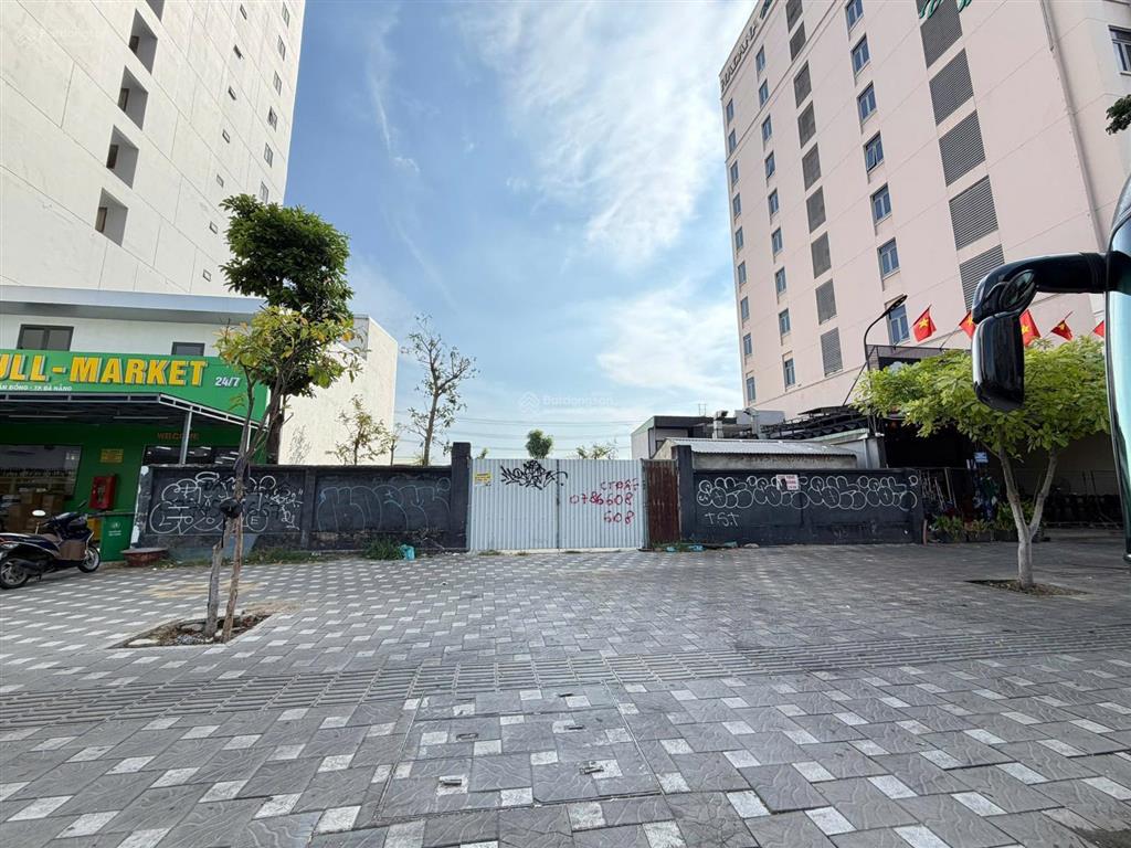 Cho thuê lô đất 2 mặt tiền đường phạm văn đồng, biển mỹ khê   0905 982 ***