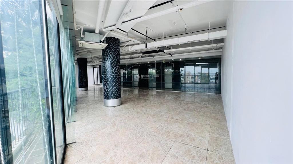Cho thuê sàn văn phòng mặt tiền đường nguyễn văn linh  300m2  hải châu.  0905 982 ***