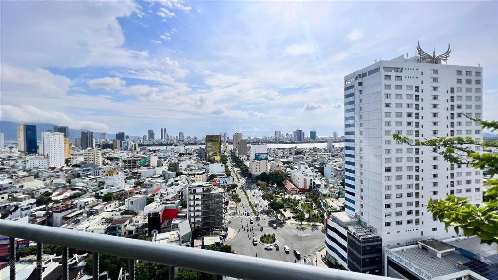 Cho thuê sàn văn phòng mặt tiền đường nguyễn văn linh  300m2  hải châu.  0905 982 ***