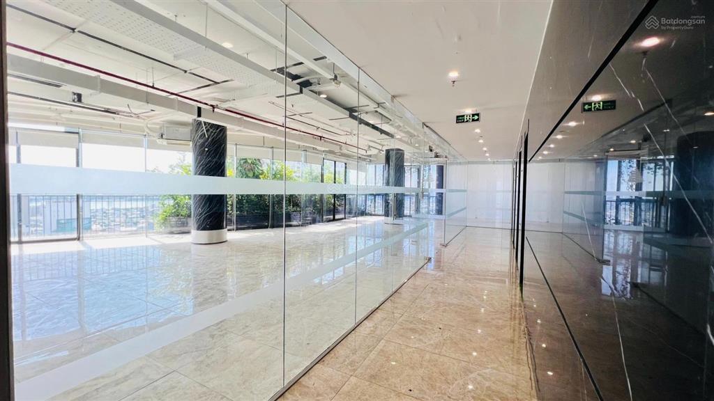 Cho thuê sàn văn phòng mặt tiền đường nguyễn văn linh  300m2  hải châu.  0905 982 ***