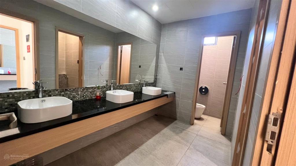 Cho thuê sàn văn phòng mặt tiền đường nguyễn văn linh  300m2  hải châu.  0905 982 ***