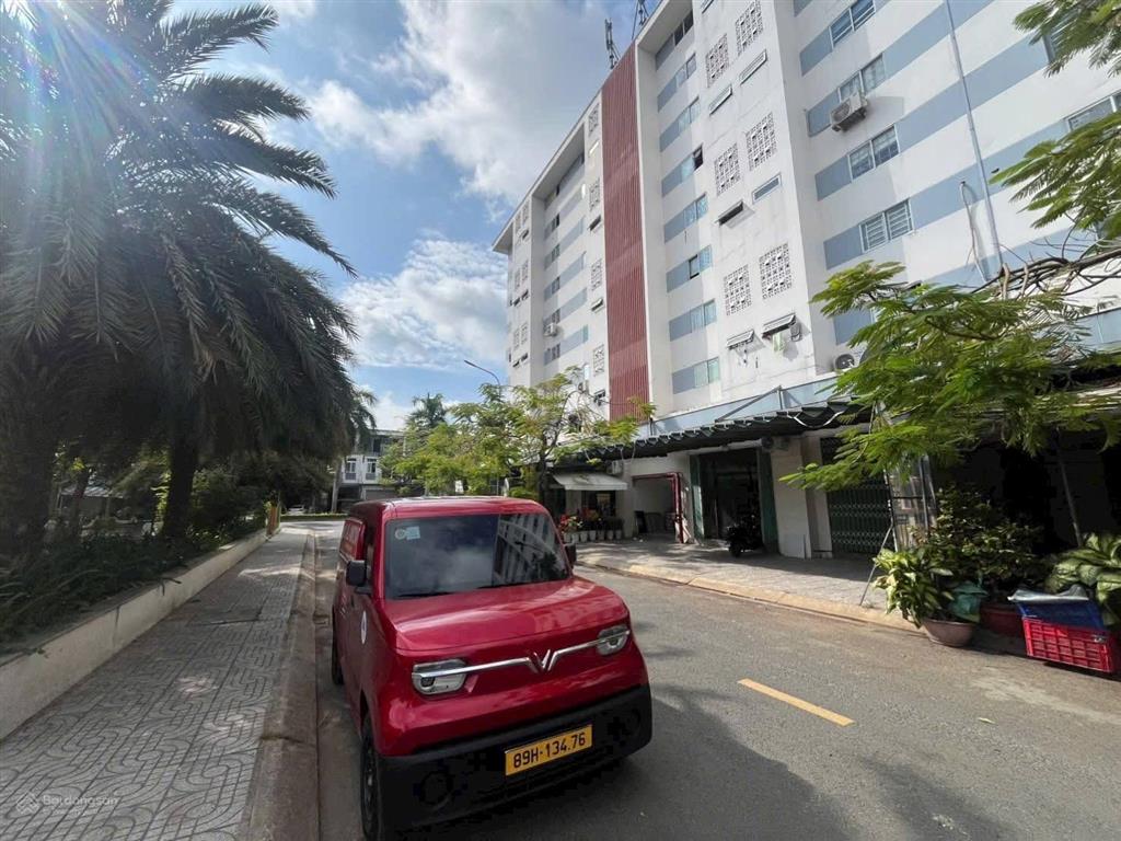Bán căn hộ view hồ bơi 530 triệu shr