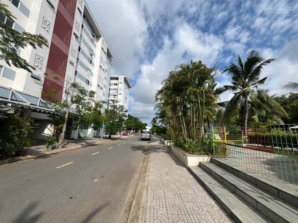 Bán căn hộ view hồ bơi 530 triệu shr