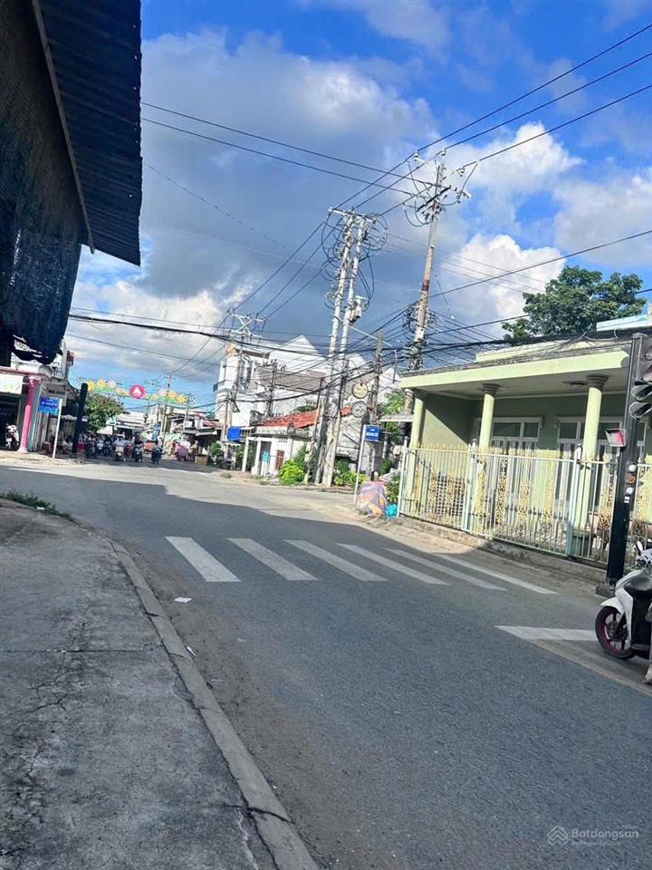 Nhà đất thuộc xã bình đại, tỉnh vĩnh long, trung tâm thị trấn bình đại cũ.  0918 420 ***